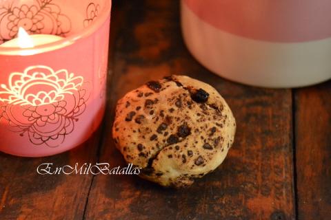 Bocaditos de pan de chocolate y arándanos