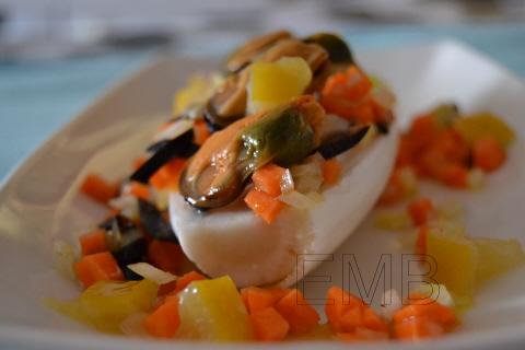 Endibias con mejillones y aderezo agridulce