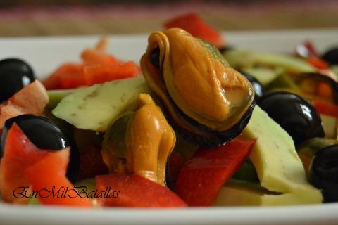 Ensalada de aguacate y mejillones