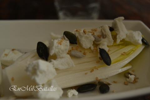 Ensalada de endibias y queso de cabra
