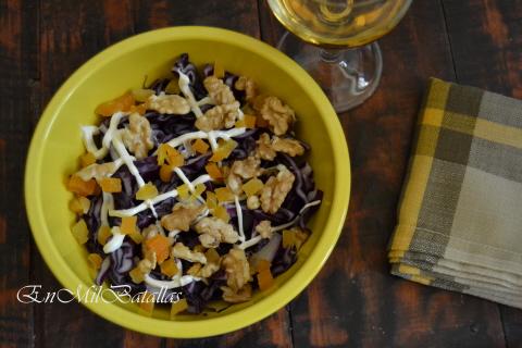 Ensalada de lombarda, nueces y albaricoques secos
