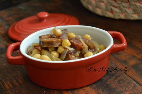 Garbanzos encebollados