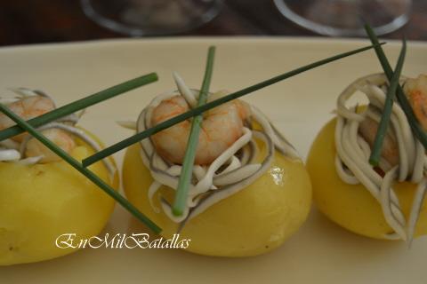 Patatitas rellenas de gulas y gambas - En Mil Batallas