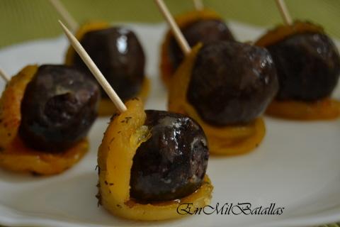 Pinchos de albaricoques rellenos de morcilla