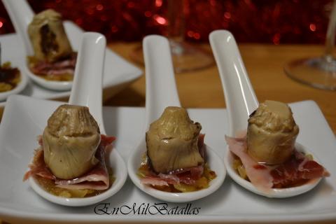 Cucharitas de alcachofa a la parrilla con jamón ibérico de bellota