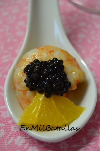 Cucharitas de langostino y caviar con cítricos