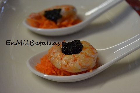 Cucharitas de langostino y caviar