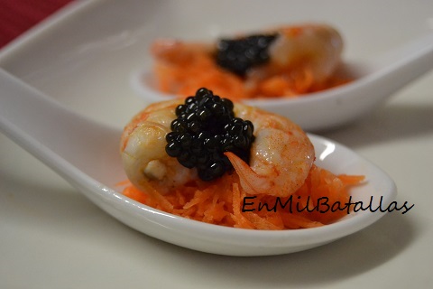 Cucharitas de langostino y caviar