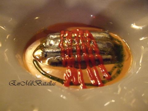 Lasaña de anchoas y crema de tomate del restaurante Etxanobe