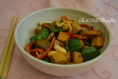Salteado oriental de tofu