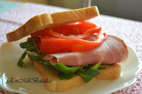 Sandwich de carne mechada a las hierbas y canónigos - En Mil Batallas