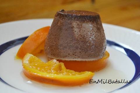 Flan de chocolate con naranja en almibar