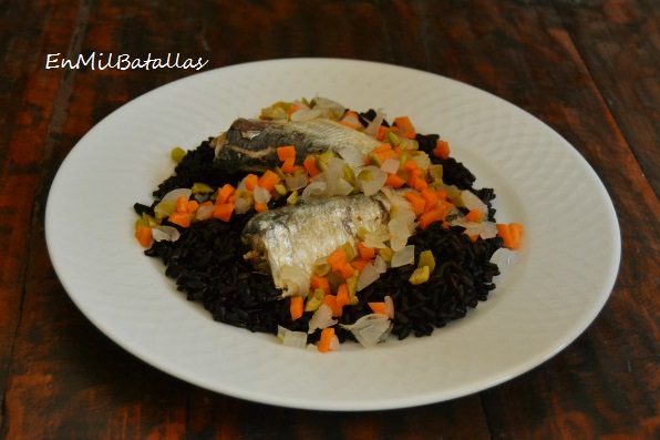 Ensalada de arroz negro y sardinas - En Mil Batallas