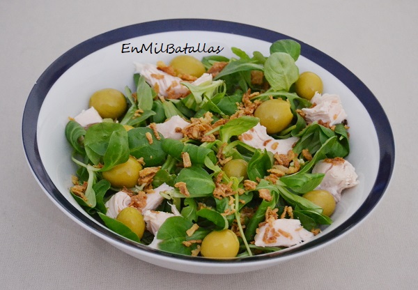 Ensalada de canónigos y pollo en escabeche - En Mil Batallas