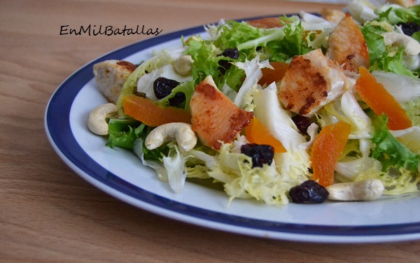 Ensalada de escarola con pollo y frutos secos - En Mil Batallas