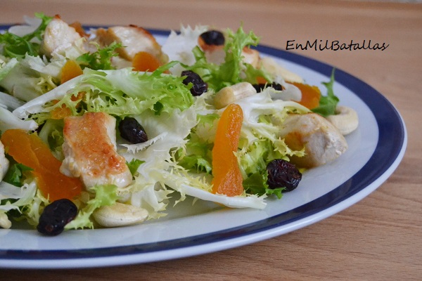 Ensalada de escarola con pollo y frutos secos - En Mil Batallas