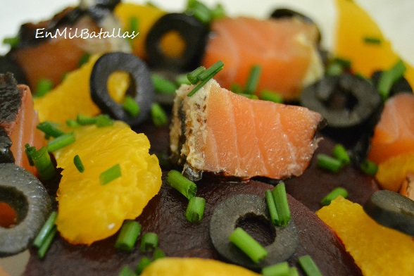 Ensalada de naranja y salmón ahumado con algas y wasabi - En Mil Batallas