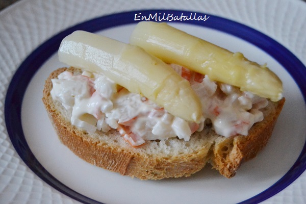 Montaditos de ensaladillas y espárragos blancos - En Mil Batallas