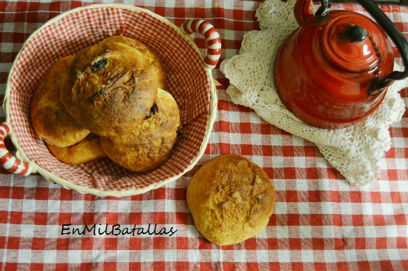 panecillos dulces de naranjas y pasas