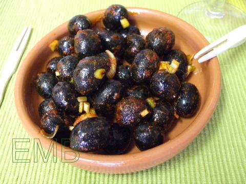 Aceitunas negras en adobo picante