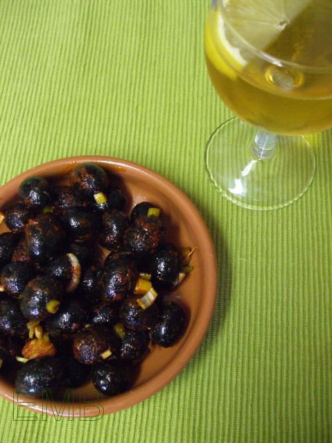 Aceitunas negras en adobo picante