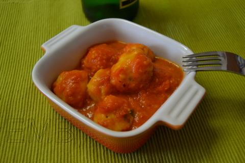 Albóndigas de pollo en salsa de tomate