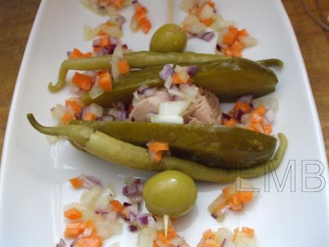 Banderillas de pepinillo relleno
