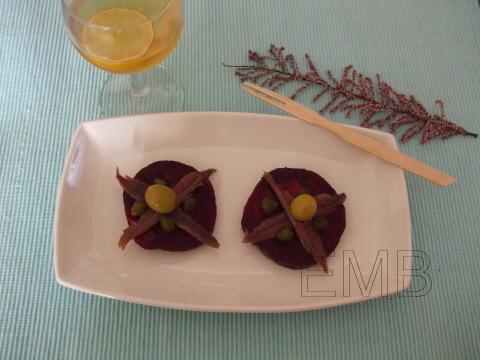Bocados de remolacha y anchoas