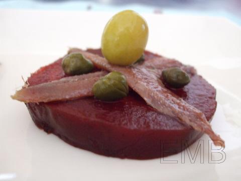 Bocados de remolacha y anchoas