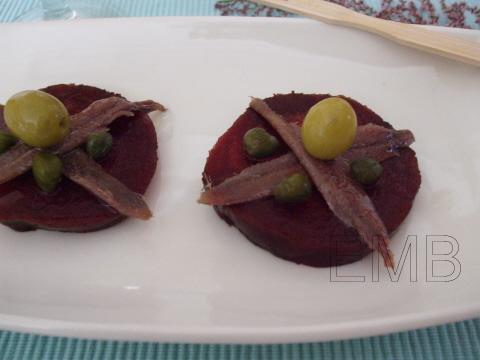 Bocados de remolacha y anchoas