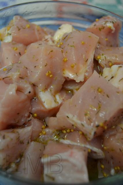 Carne en adobo para las brochetas de verduritas y cerdo a la mostaza