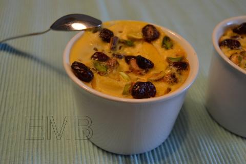 Budines de melocotón, arándanos y pistachos