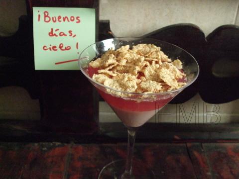 Copa de yogur, fresa y cereales