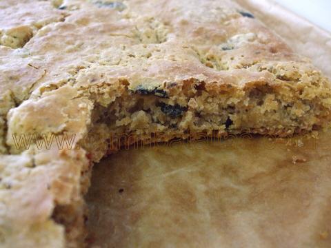 Focaccia de tomates secos y aceitunas negras