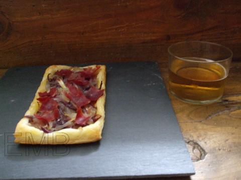 Hojaldre de cebolla y jamón