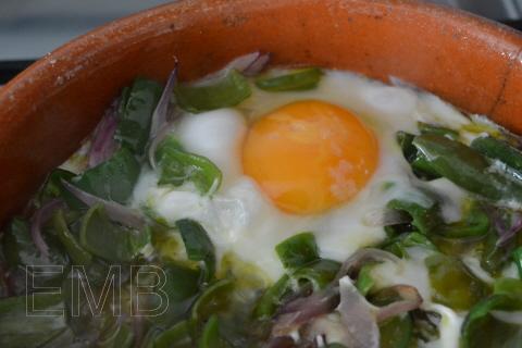 Huevos en cazuela