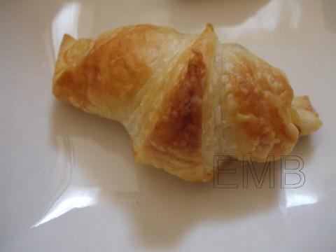 Mini falsos croissants de jamón y queso