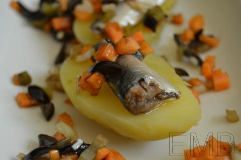 Montaditos de patata y sardina
