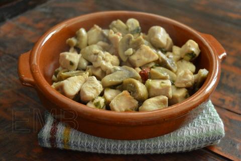 Pollo con champiñones