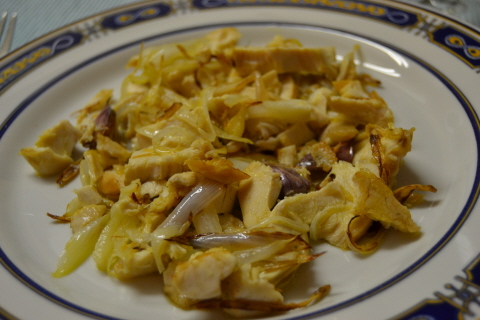 Pollo encebollado (plato de aprovechamiento)