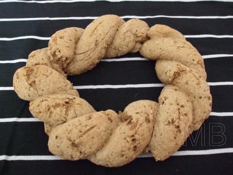 Rosca trenzada de cereales y semillas