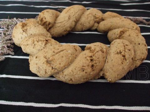 Rosca trenzada de cereales y semillas
