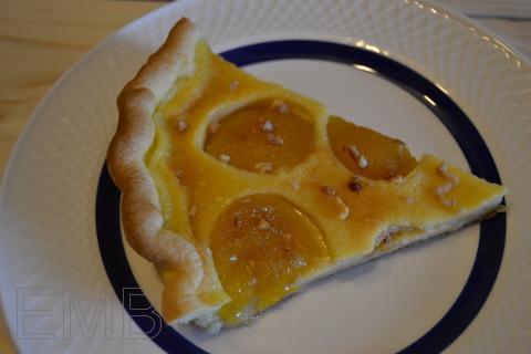 Tarta de ciruelas doradas