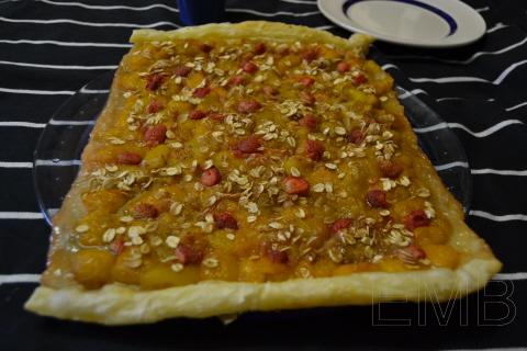 Tarta de ciruelas y fresas
