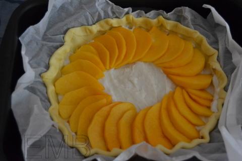 Tarta de melocotón y pistachos, preparándola