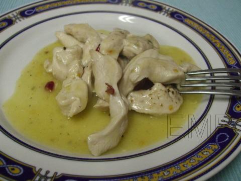 Tiras de pollo en salsa