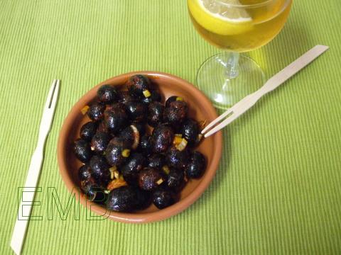 Aceitunas negras en adobo picante