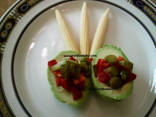 aguacates rellenos veganos