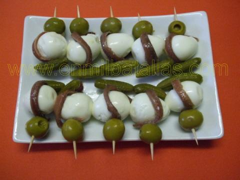 Banderillas de huevos de codorniz