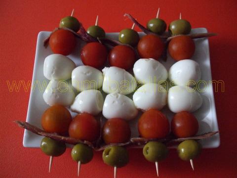 Banderillas de tomatitos y huevos de codorniz